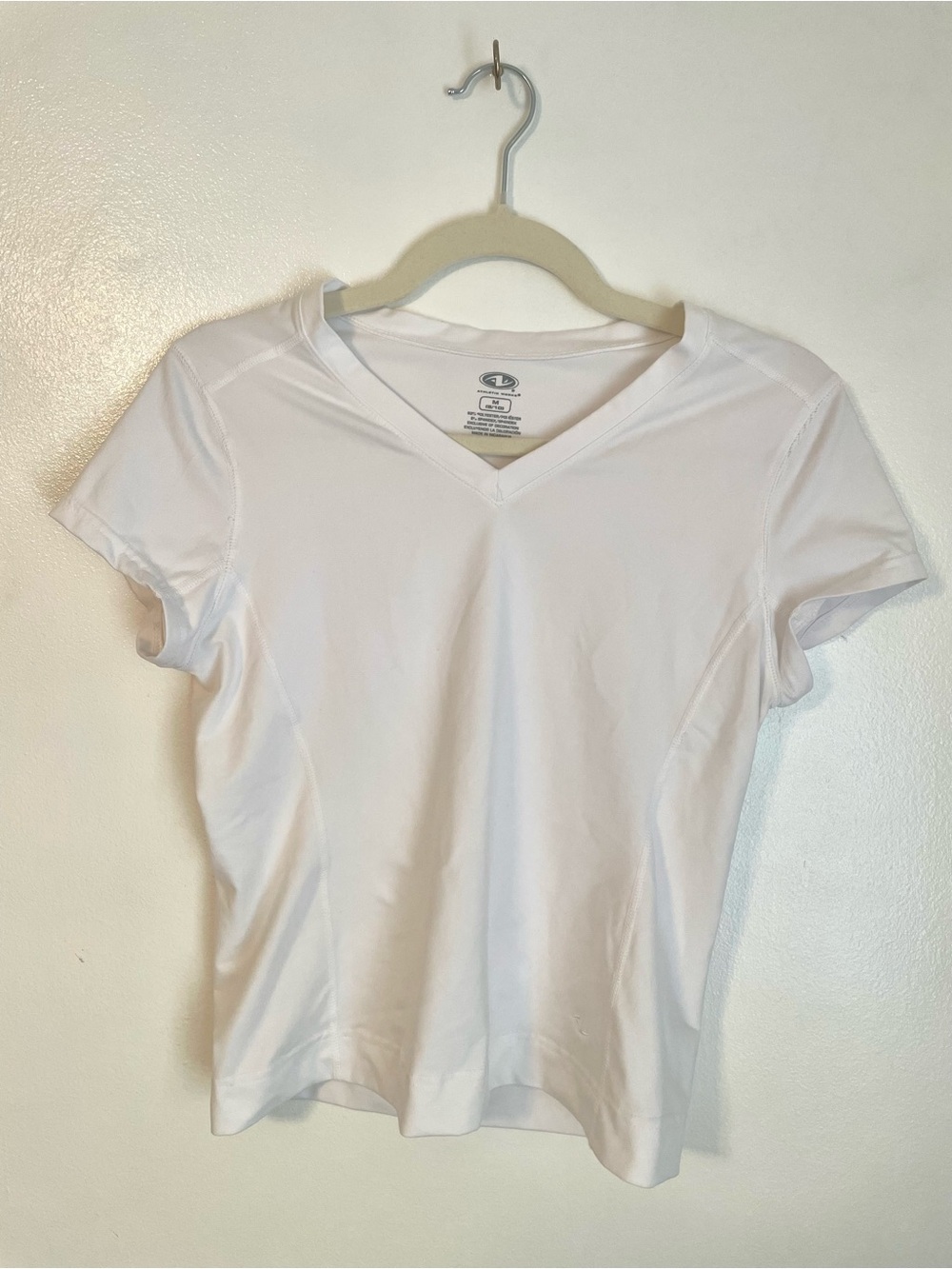 Athletic Works white v neck short sleeve top size medium